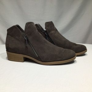 Universal Thread brown suede boots